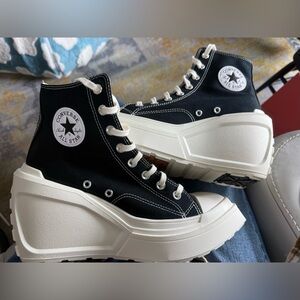 CONVERSE Chuck 70 De Luxe High Top Wedge Sneaker